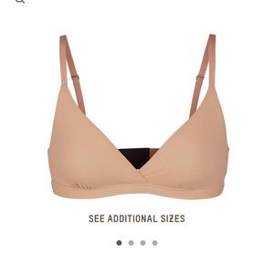 FITS EVERYBODY CROSSOVER BRALETTE Size Medium NWOT